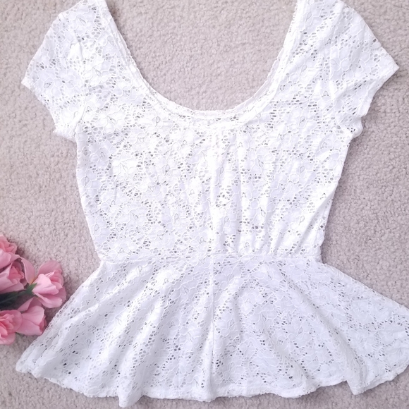 Floral White Lace Scoop Neck Peplum Shirt - Picture 4 of 8